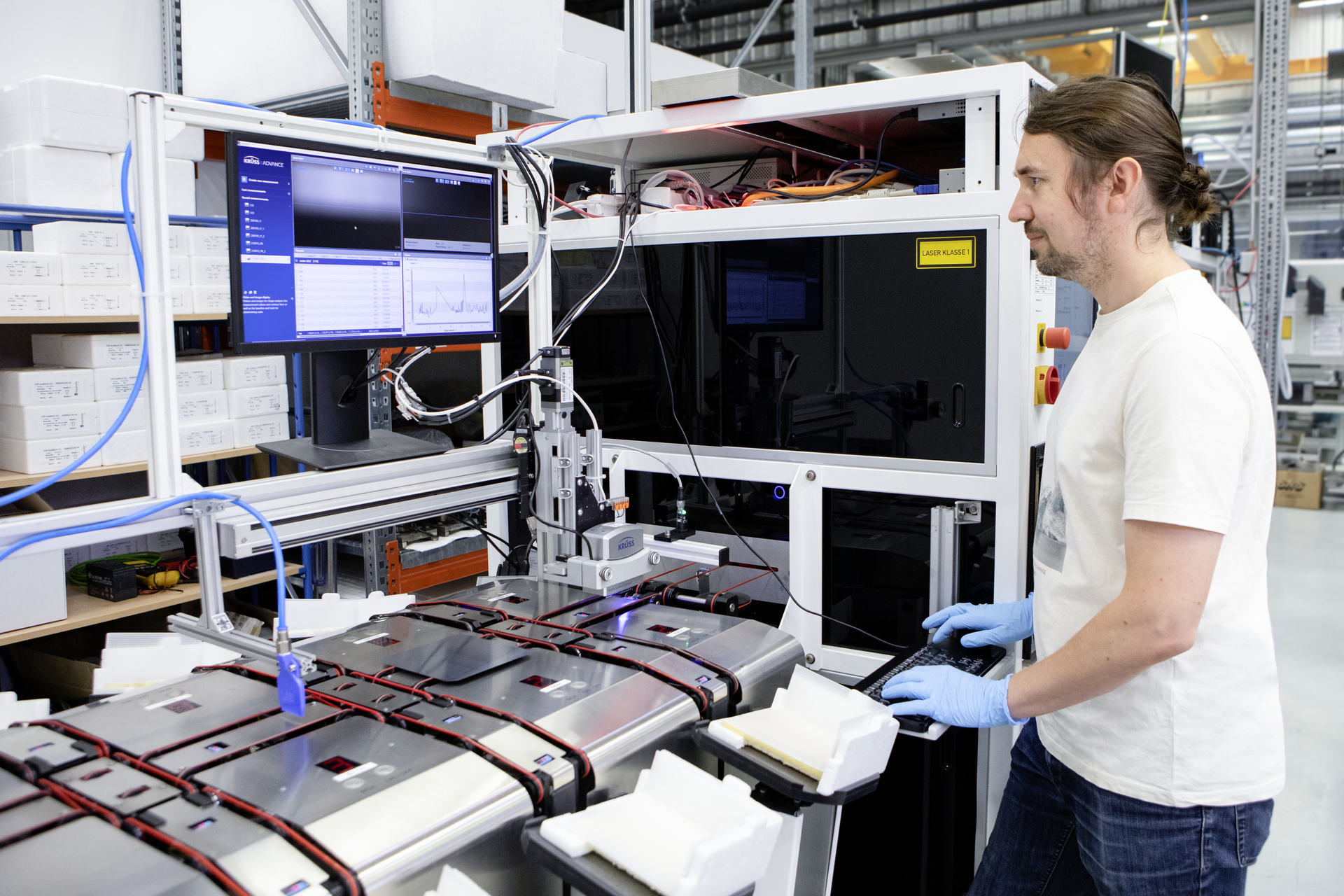 Ringo Köpge is evaluating results of in-line contact angle measurements Ringo Köpge is evaluating results of in-line contact angle measurements